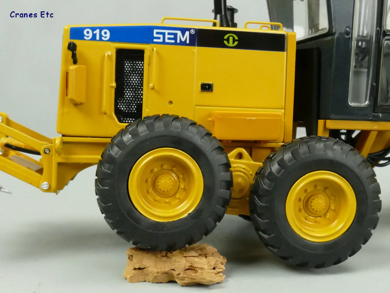 1:35 Scale SEM 919 Grader Construction Model 13 1:35 Scale SEM 919 Grader Construction Model - Image 13