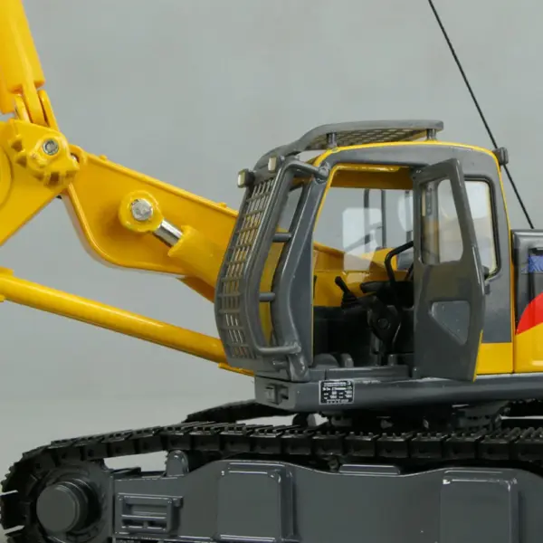 1:35 Scale XCMG Rotary Drilling Rig Model - Image 9