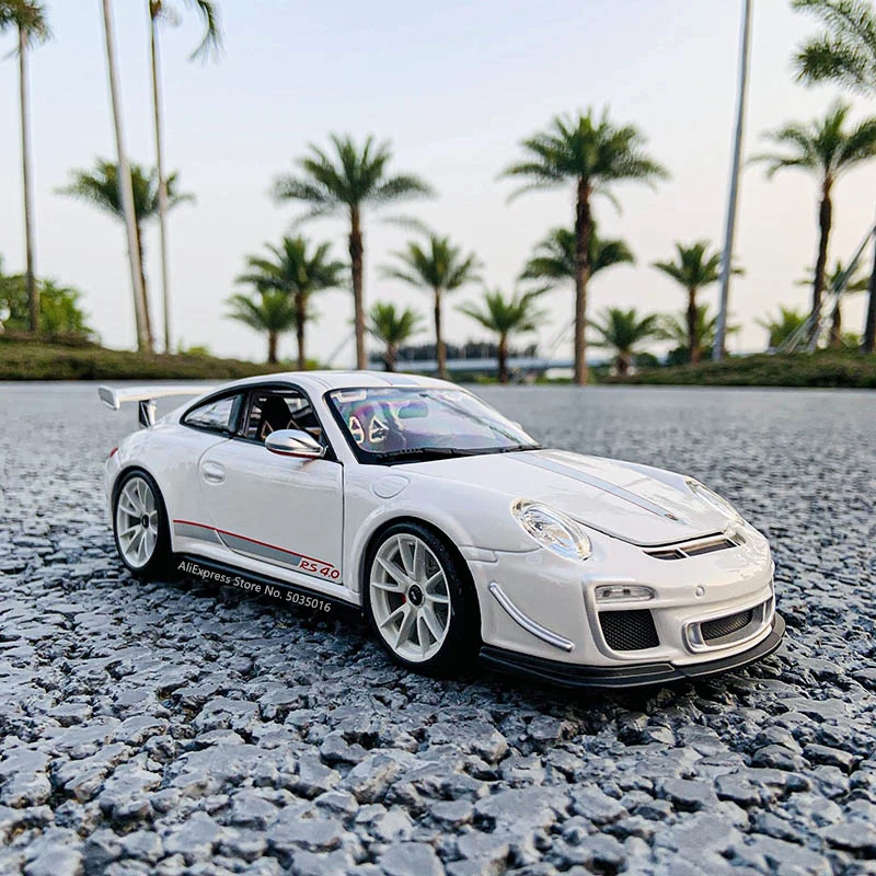 Bburago 1:18 Porsche 911 GT3 RS Diecast Model 4 Bburago 1:18 Porsche 911 GT3 RS Diecast Model - Image 4