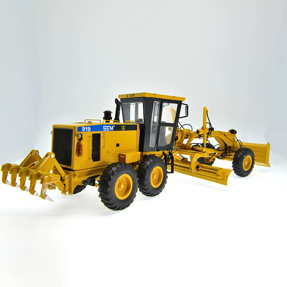 1:35 Scale SEM 919 Grader Construction Model 4 1:35 Scale SEM 919 Grader Construction Model - Image 4