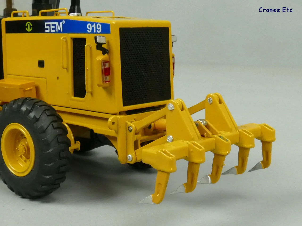 1:35 Scale SEM 919 Grader Construction Model 8 1:35 Scale SEM 919 Grader Construction Model - Image 8
