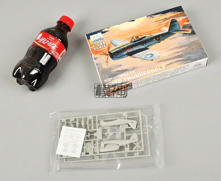 1:144 USA P-47D Thunderbolt Fighter Model Assembly 2 1:144 USA P-47D Thunderbolt Fighter Model Assembly - Image 2