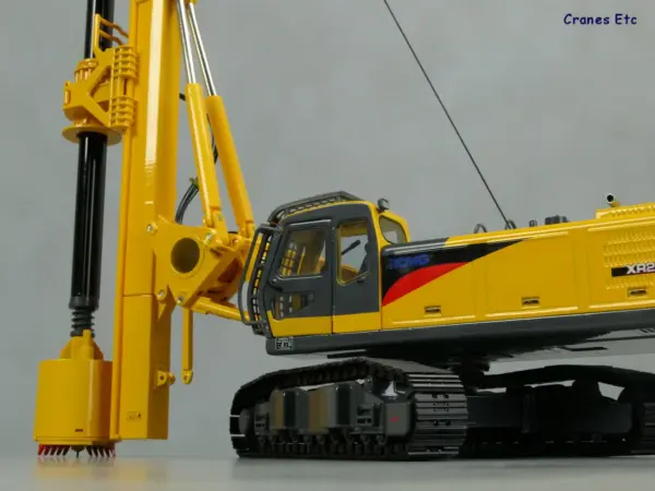 1:35 Scale XCMG Rotary Drilling Rig Model - Image 13