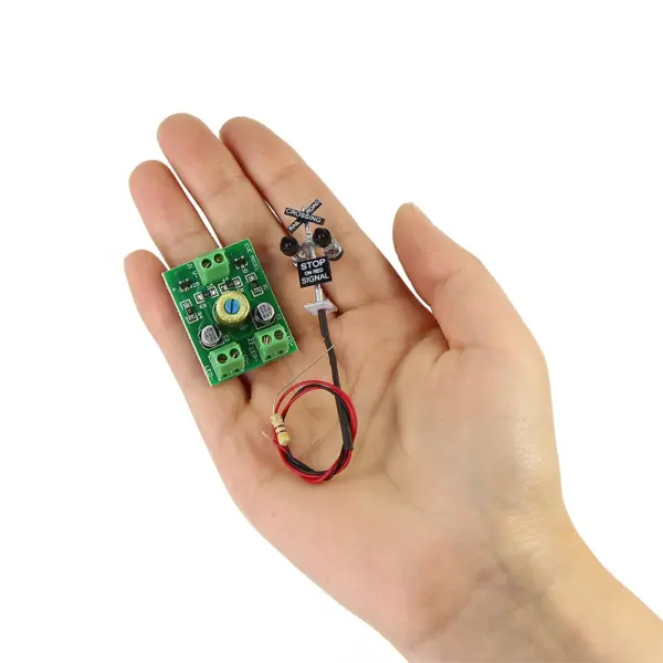 N Scale Railroad Crossing Signal with Circuit Board - Image 3