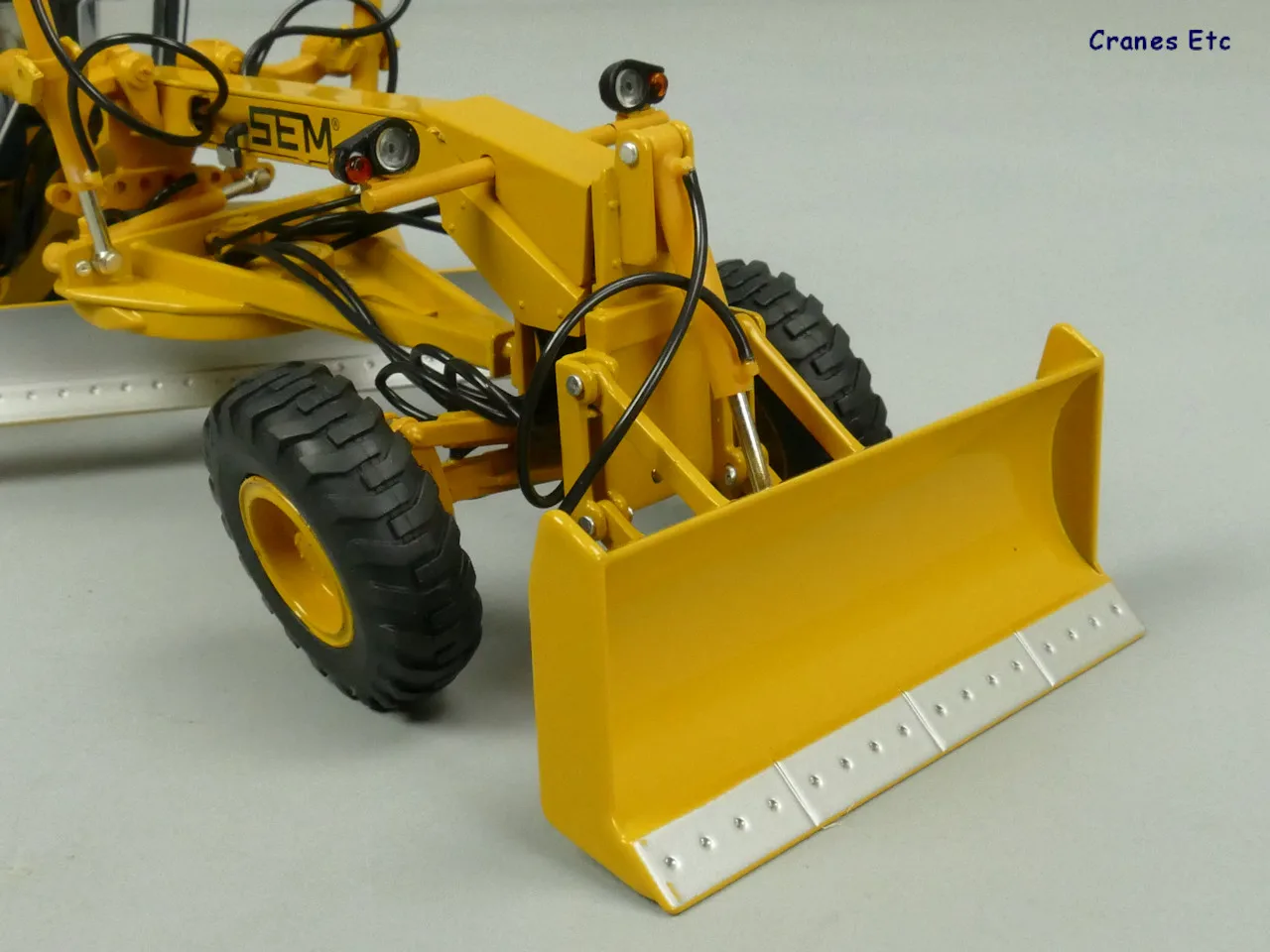 1:35 Scale SEM 919 Grader Construction Model 11 1:35 Scale SEM 919 Grader Construction Model - Image 11