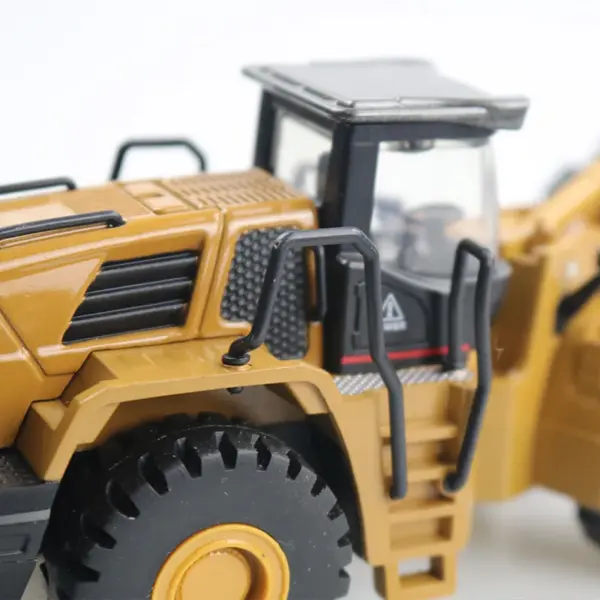 HUINA 1:50 Scale Diecast Loader Model - Image 6