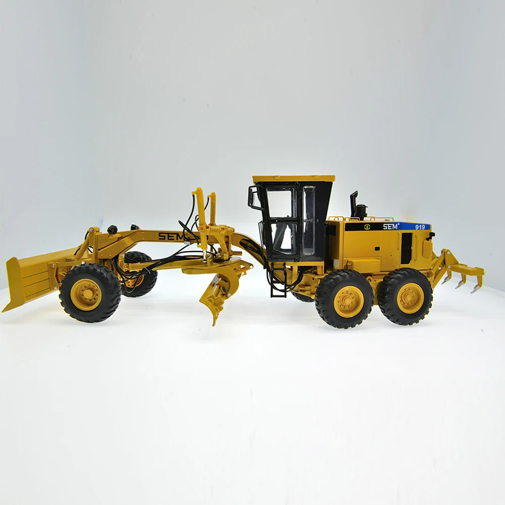 1:35 Scale SEM 919 Grader Construction Model 5 1:35 Scale SEM 919 Grader Construction Model - Image 5