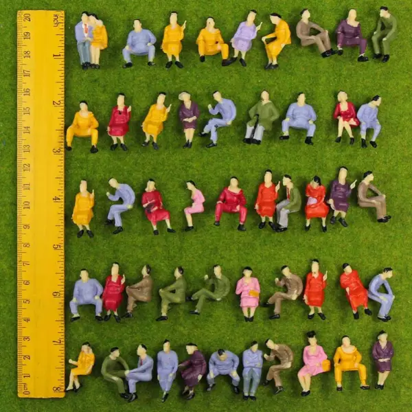 50pcs O Scale seated figures for model railway - Image 5