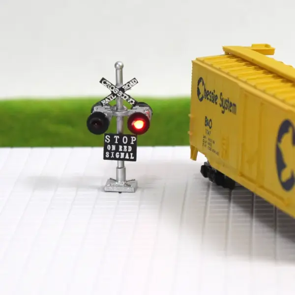 N Scale Railroad Crossing Signal with Circuit Board - Image 5