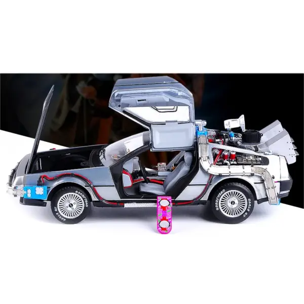 1/18 Scale DeLorean DMC-12 Diecast Model - Image 2