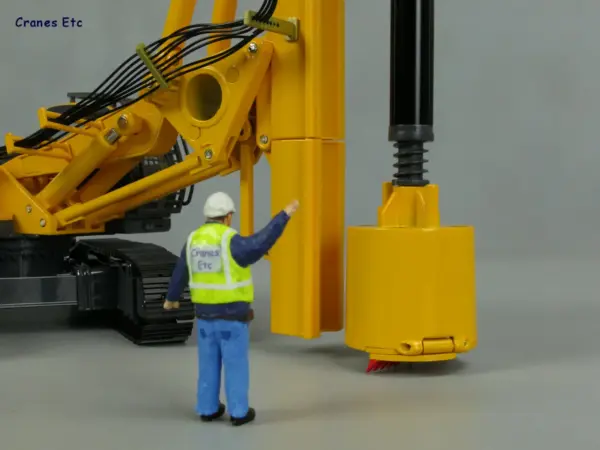 1:35 Scale XCMG Rotary Drilling Rig Model - Image 11