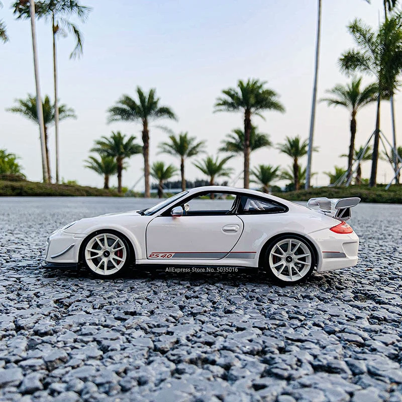 Bburago 1:18 Porsche 911 GT3 RS Diecast Model 5 Bburago 1:18 Porsche 911 GT3 RS Diecast Model - Image 5