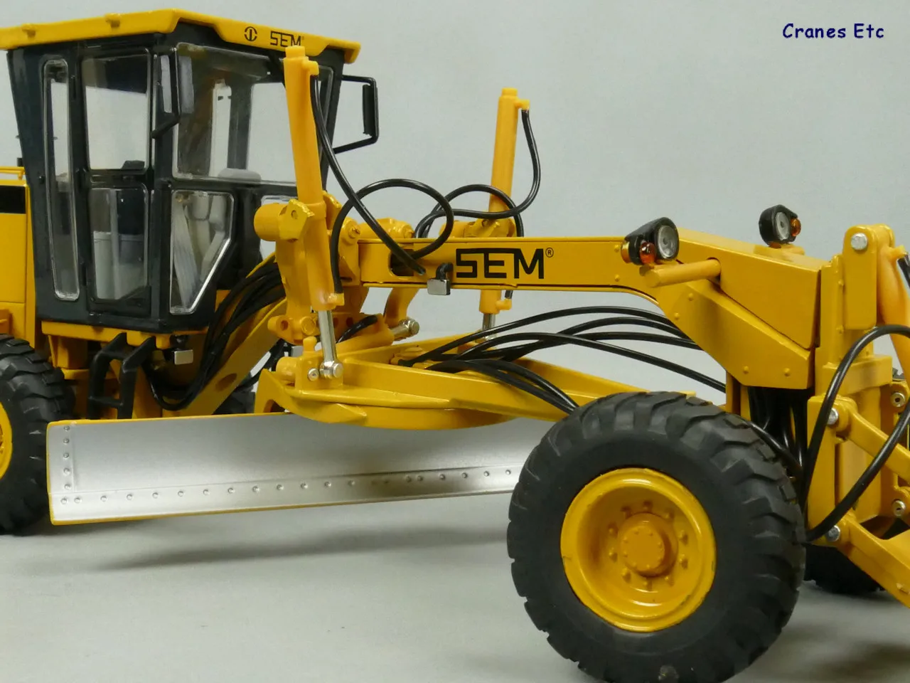 1:35 Scale SEM 919 Grader Construction Model 10 1:35 Scale SEM 919 Grader Construction Model - Image 10
