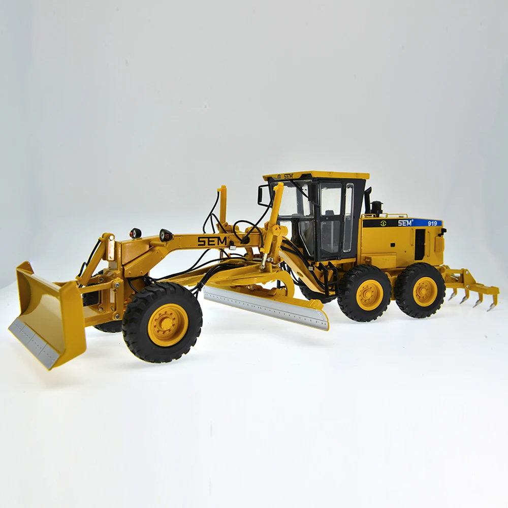 1:35 Scale SEM 919 Grader Construction Model 2 1:35 Scale SEM 919 Grader Construction Model - Image 2