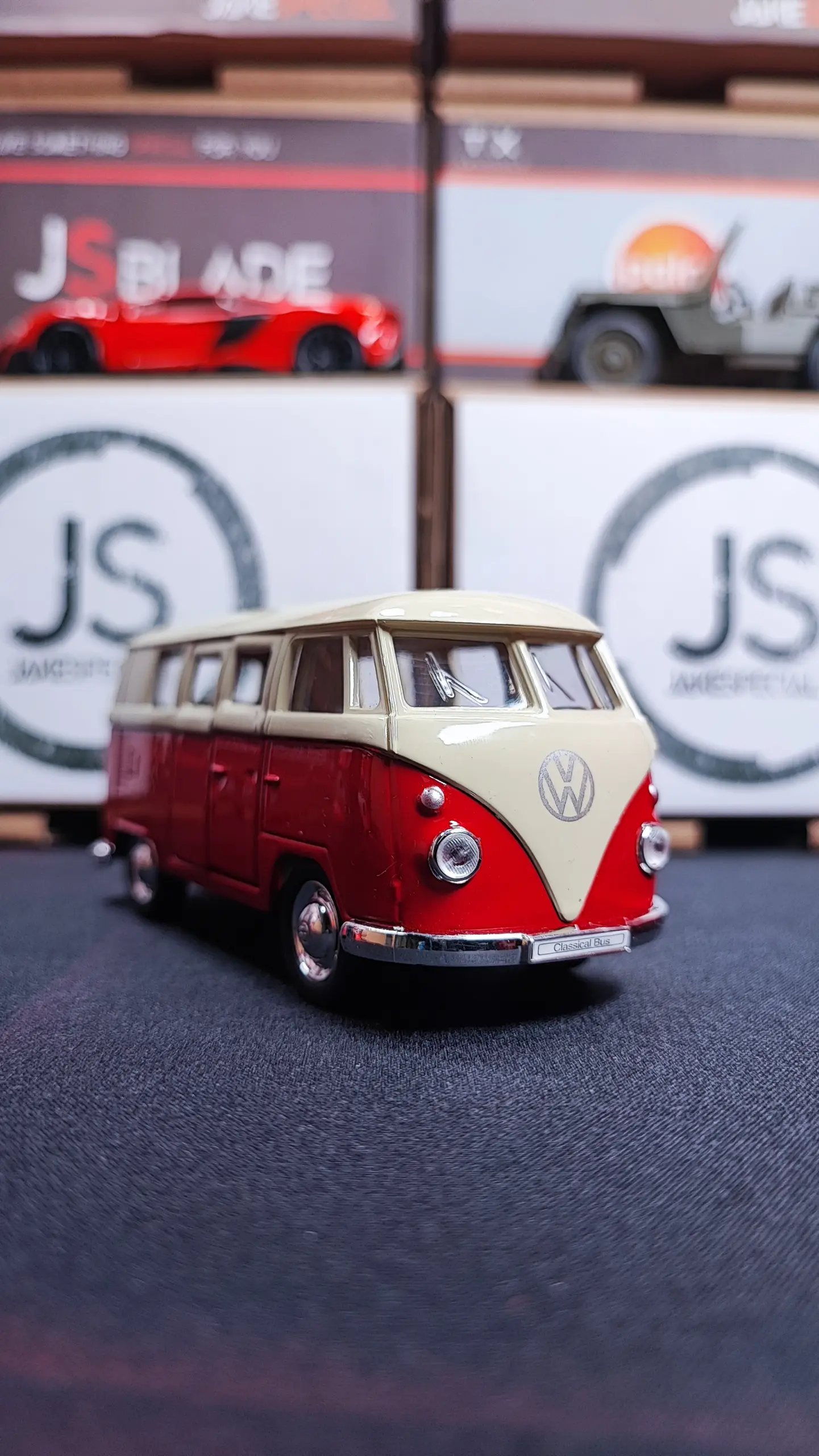 WELLY 1:36 Diecast Volkswagen T1 Bus Model 2 WELLY 1:36 Diecast Volkswagen T1 Bus Model - Image 2