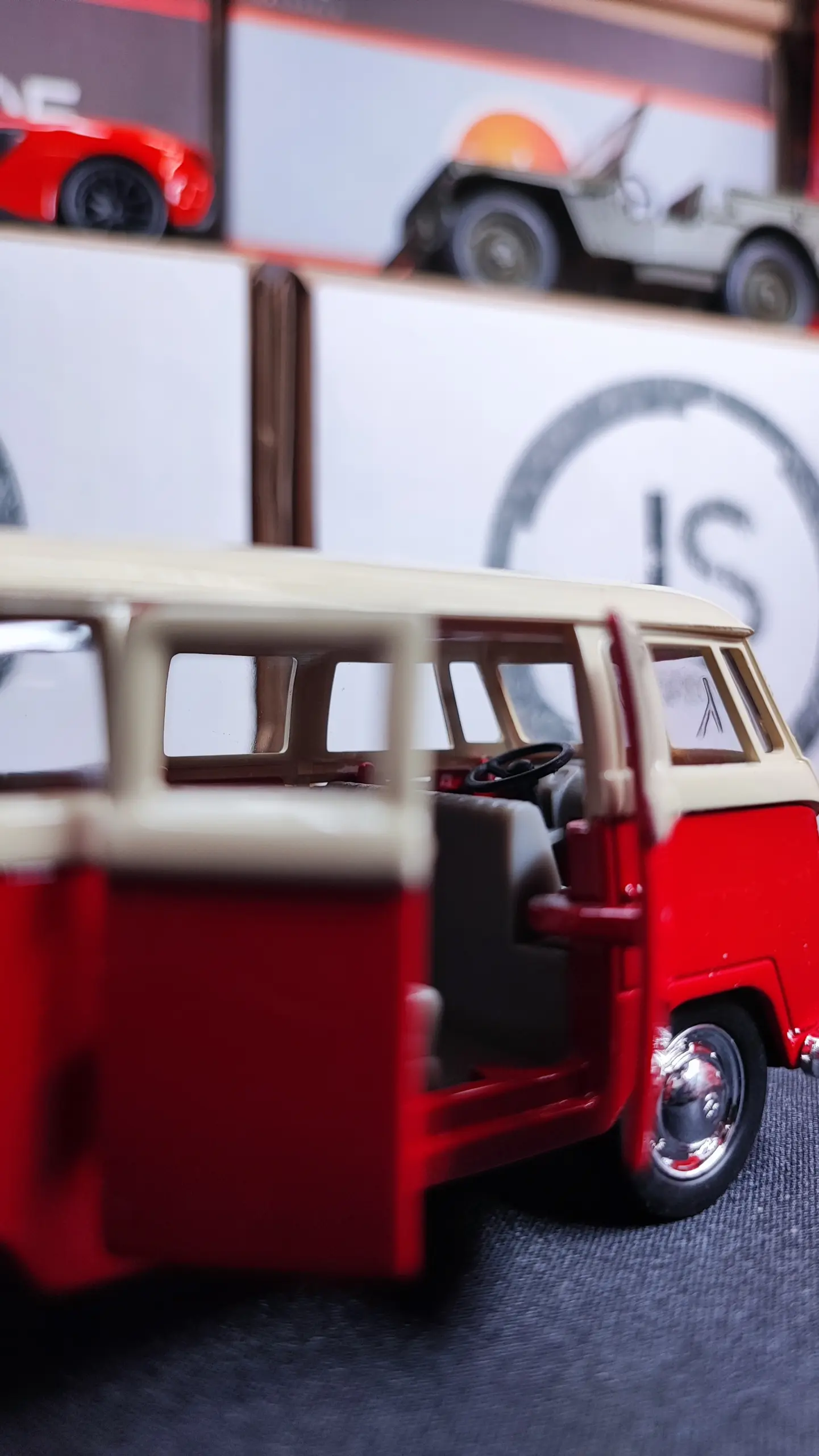 WELLY 1:36 Diecast Volkswagen T1 Bus Model 12 WELLY 1:36 Diecast Volkswagen T1 Bus Model - Image 12