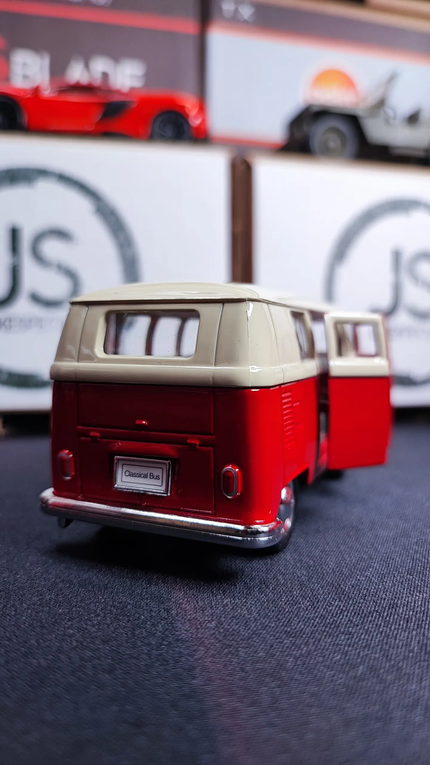 WELLY 1:36 Diecast Volkswagen T1 Bus Model 8 WELLY 1:36 Diecast Volkswagen T1 Bus Model - Image 8