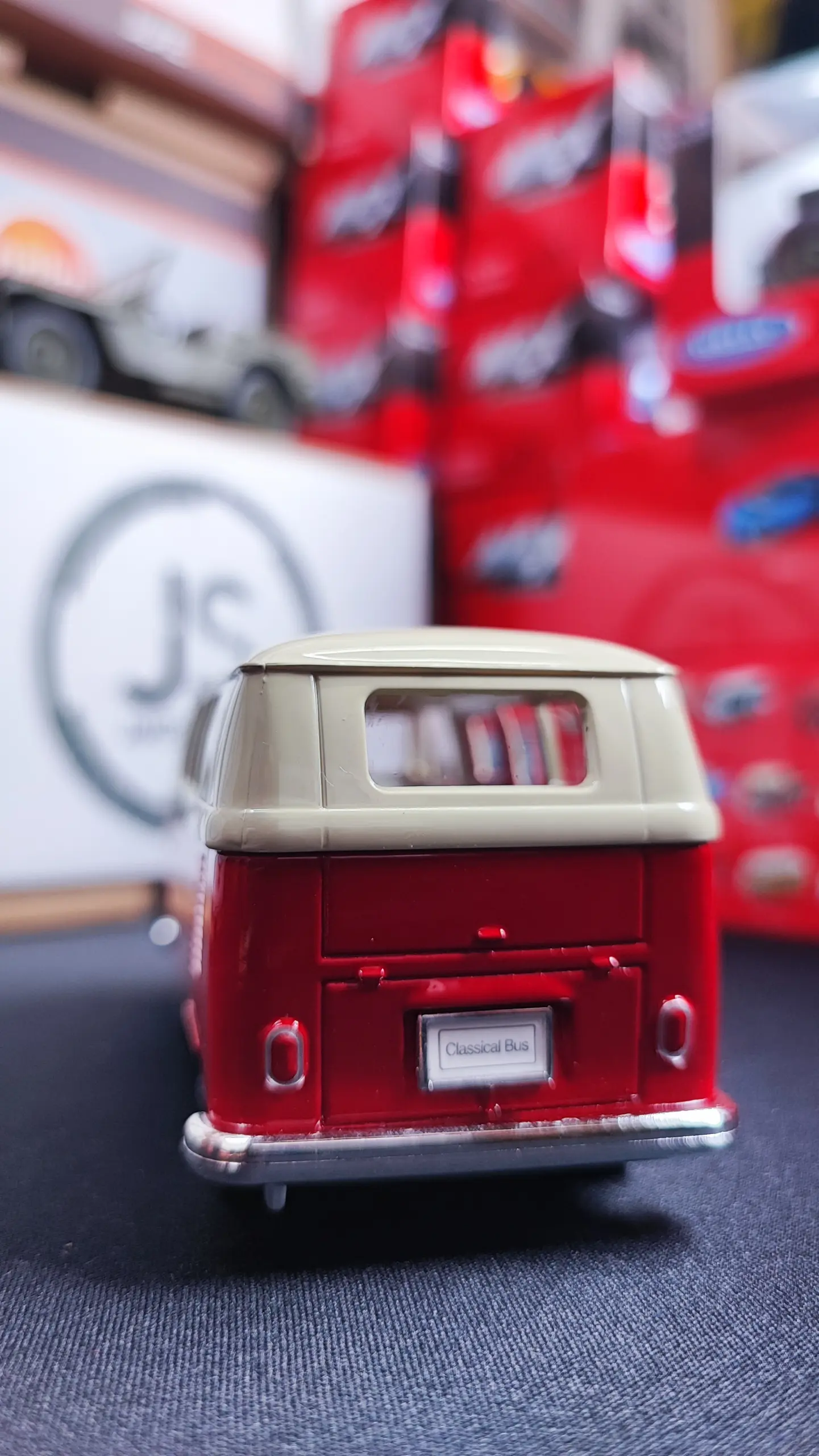 WELLY 1:36 Diecast Volkswagen T1 Bus Model 7 WELLY 1:36 Diecast Volkswagen T1 Bus Model - Image 7