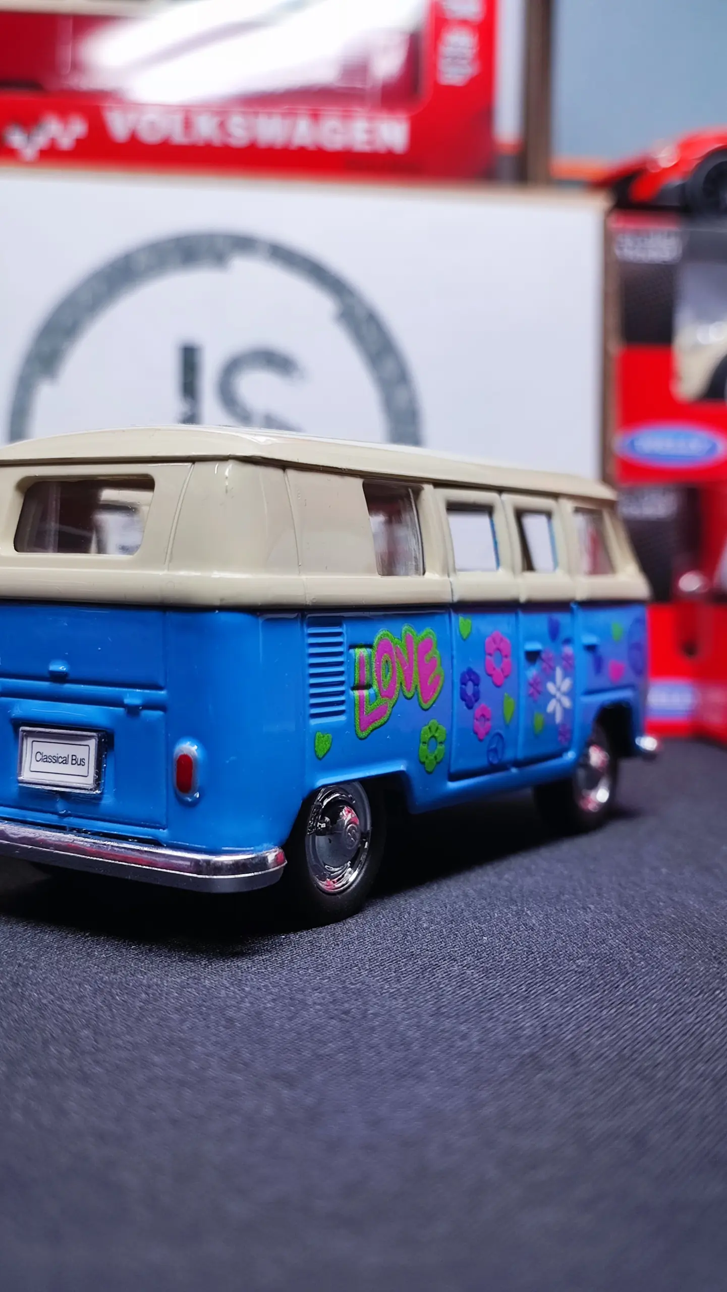 Voiture Miniature Welly 1:36 Diecast Volkswagen T1 Flowers Bus Model 2 Voiture Miniature Welly 1:36 Diecast Volkswagen T1 Flowers Bus Model - Image 2