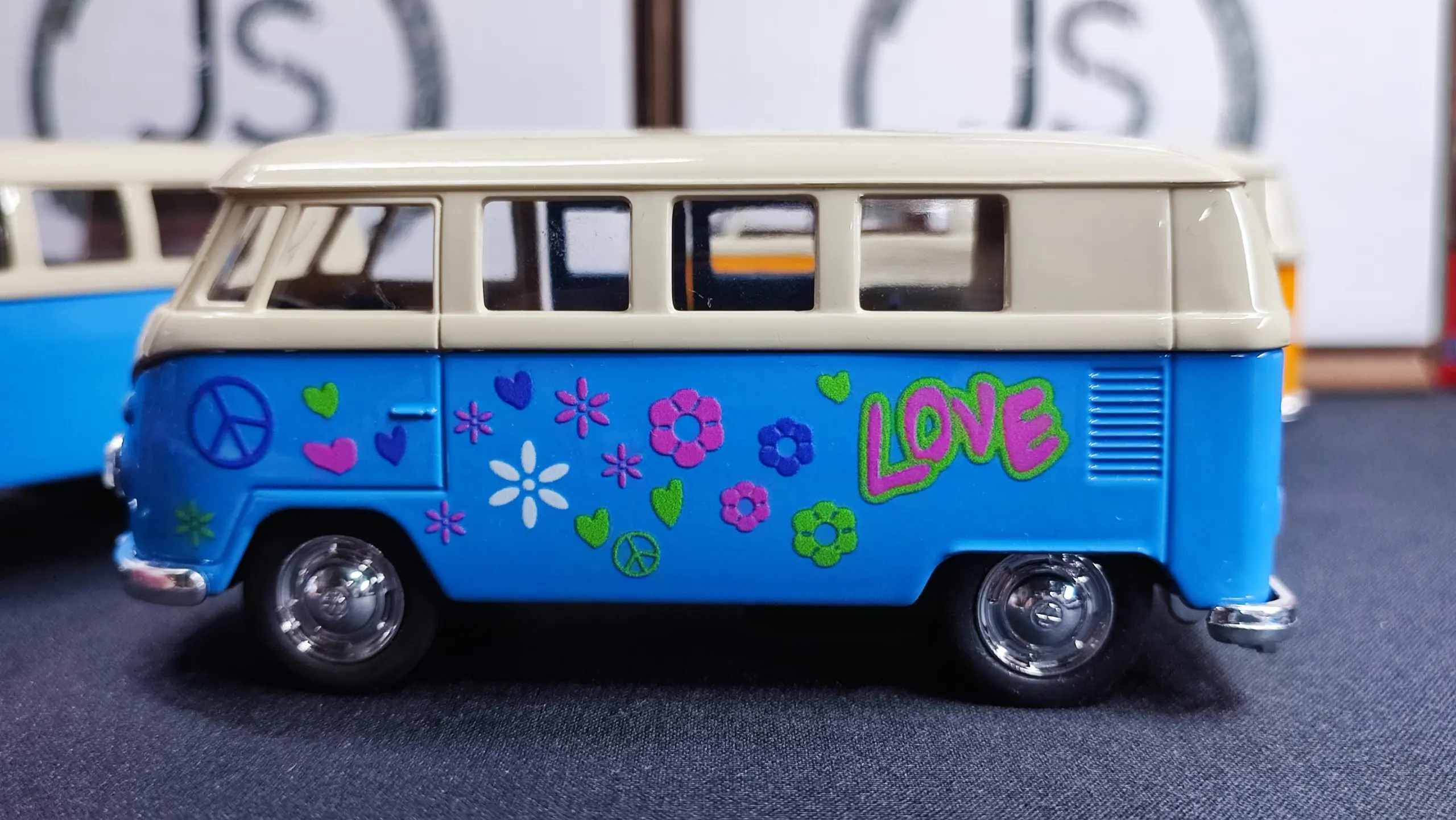 Voiture Miniature Welly 1:36 Diecast Volkswagen T1 Flowers Bus Model 5 Voiture Miniature Welly 1:36 Diecast Volkswagen T1 Flowers Bus Model - Image 5
