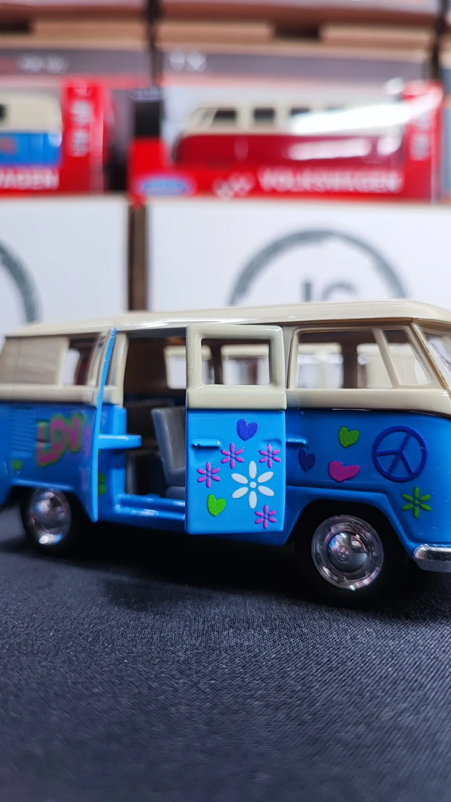 Voiture Miniature Welly 1:36 Diecast Volkswagen T1 Flowers Bus Model 3 Voiture Miniature Welly 1:36 Diecast Volkswagen T1 Flowers Bus Model - Image 3