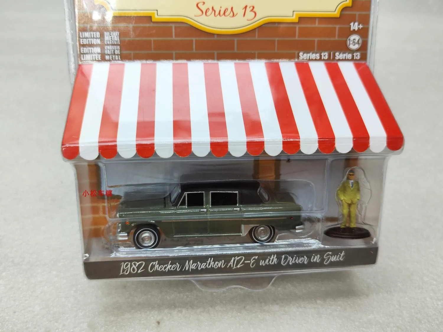 Die-Cast Vintage Car Model with Figurine 4 Die-Cast Vintage Car Model with Figurine - Image 4
