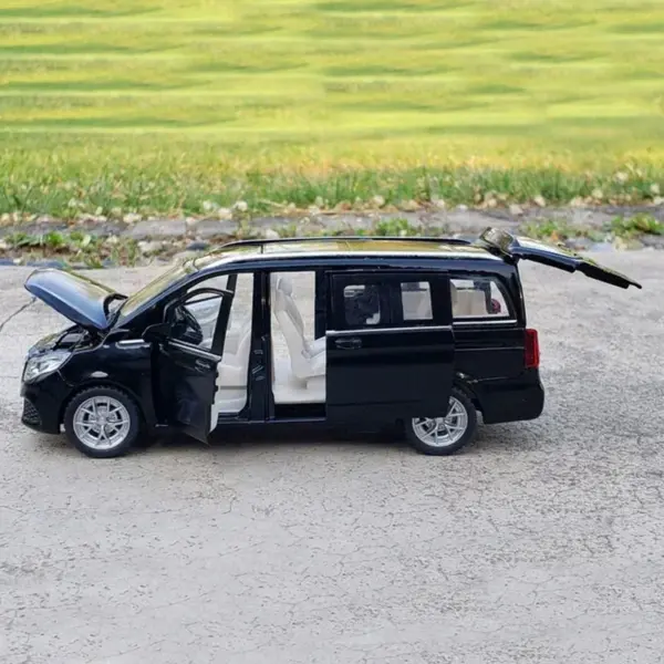 1:32 Diecast Benz V260 MPV Model Car - Image 8