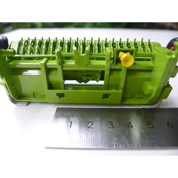 Diecast 1:32 Scale CLAAS Combine Harvester Model - Image 4