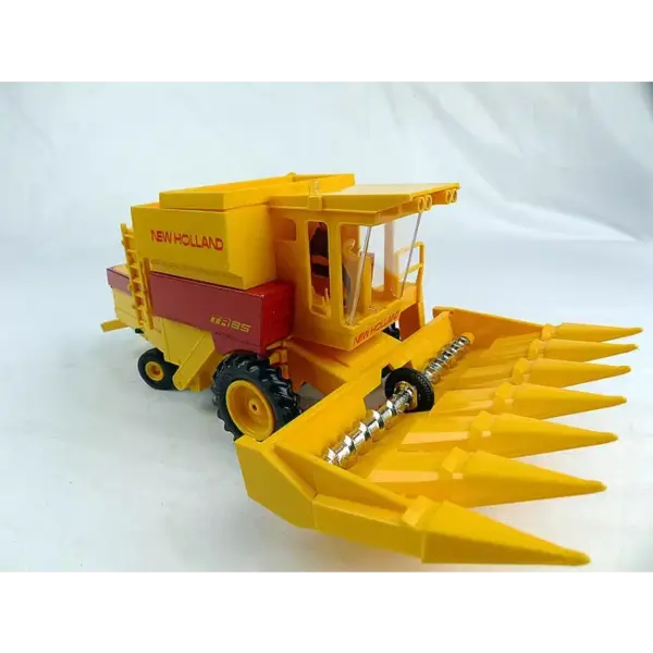 New Holland 1:32 Scale Diecast Combine Harvester - Image 2