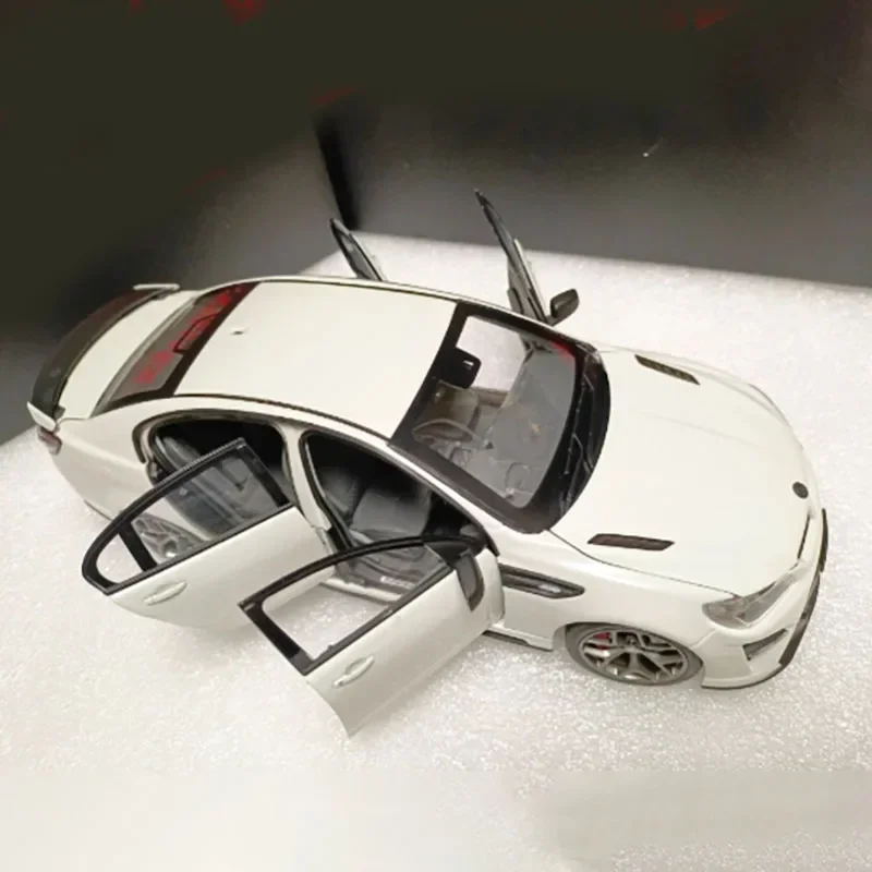 1:18 Holden HSV GTSR HERON White Diecast Model 2 1:18 Holden HSV GTSR HERON White Diecast Model - Image 2