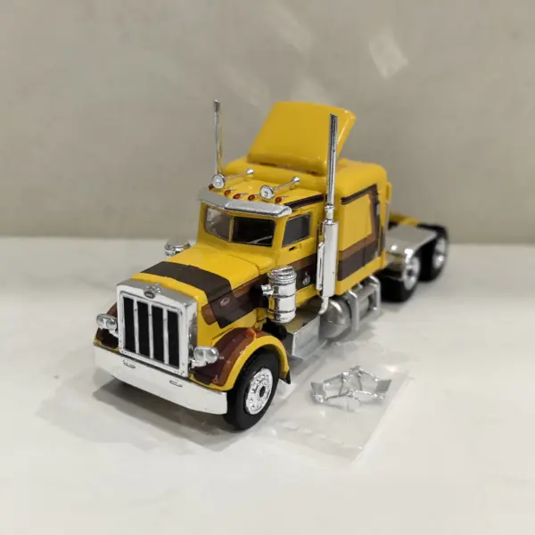 Diecast PETERBILT 359 1:87 Scale Model - Image 2