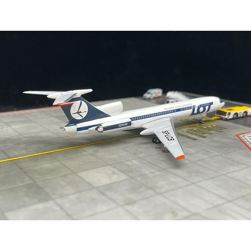 1:400 Scale Tupolev Tu-154 SP-LCB Model Airplane for Collection 5 1:400 Scale Tupolev Tu-154 SP-LCB Model Airplane for Collection - Image 5
