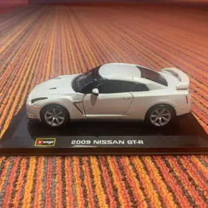 1:32 Bburago Nissan GTR 2009 GT-R R35 Model Car Metal Racing Car Model Simulation Car Decoration Collection Boy Kids Gift Toy 11 S0e33db82aa7d4022968de6a884a9d2edg