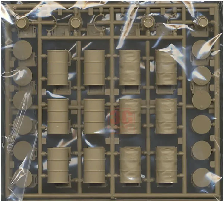 TAMIYA 1/35 Military Miniatures Jerry Can Set 5 TAMIYA 1/35 Military Miniatures Jerry Can Set - Image 5