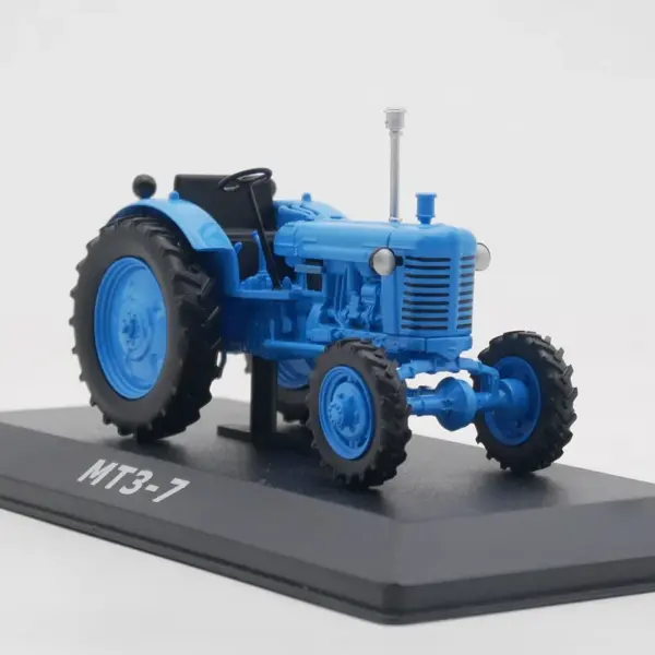 Ixo 1:43 Scale MTZ-7 Minsk Tractor Model - Image 2