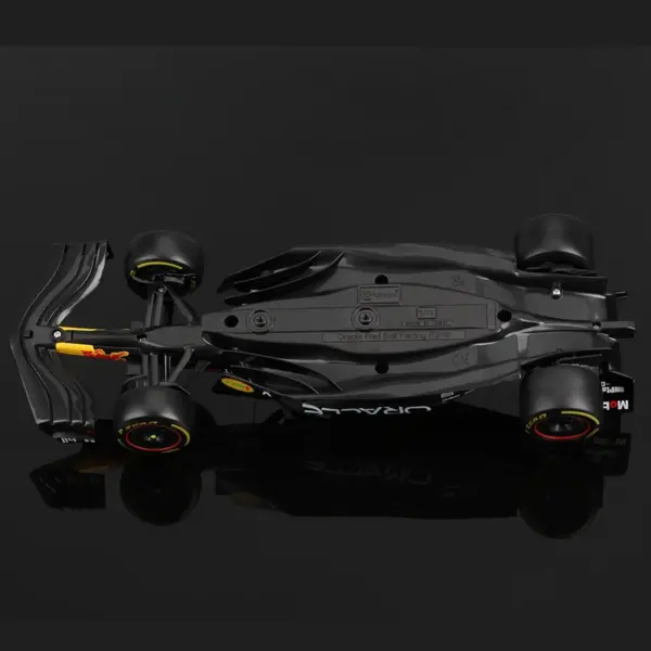 Bburago 1:18 Scale Red Bull Racing Model Set - Image 5