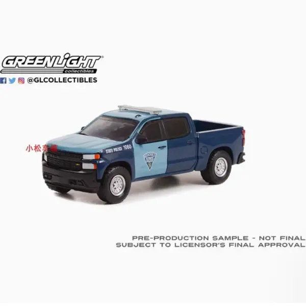 2021 Silverado Diecast 1:64 Scale Model - Image 2