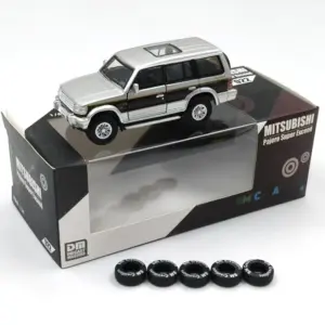 Diecast Alloy Pajero Bobcat SUV Model 1:64 12 S1236d8d6867f4ef682618f2b09f129f3u