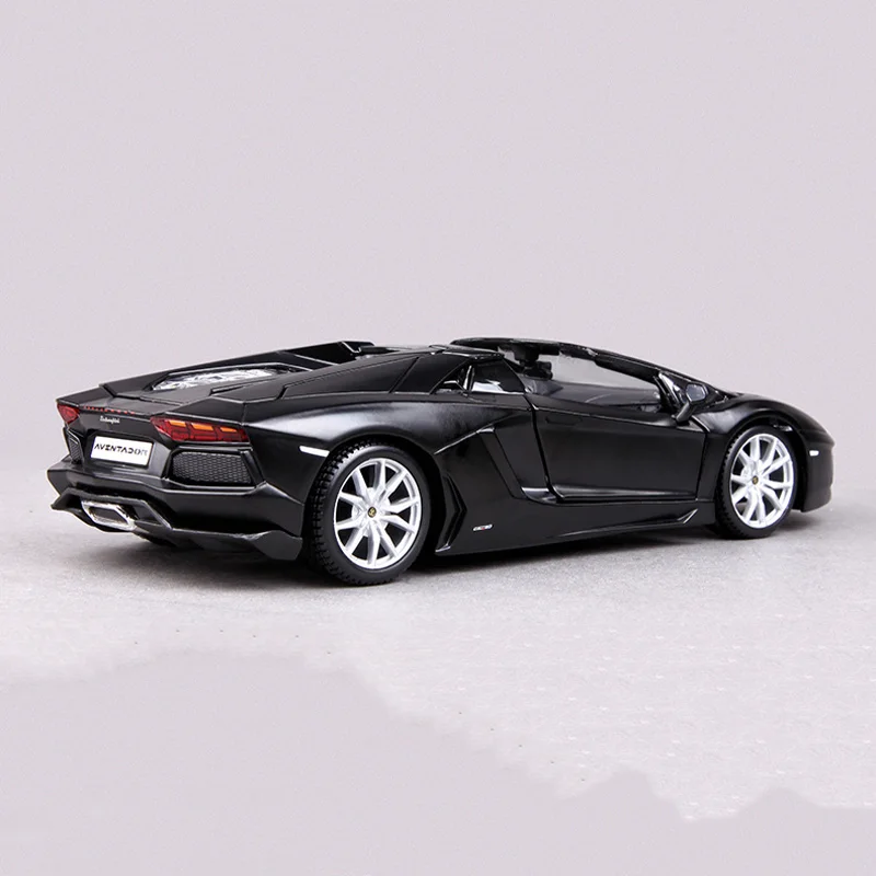 Maisto 1:24 Lamborghini Aventador Diecast Model 4 Maisto 1:24 Lamborghini Aventador Diecast Model - Image 4