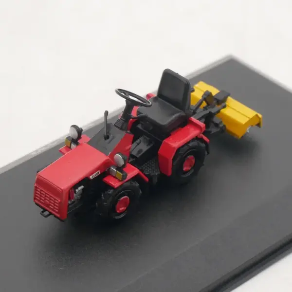 1:43 Scale MTZ-132 Soviet Tractor Alloy Model - Image 6