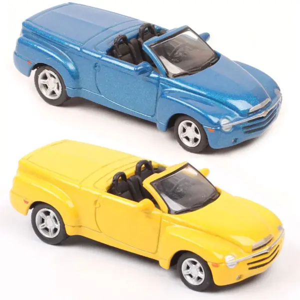 1:72 Chevy SSR Diecast Collector Model - Image 3