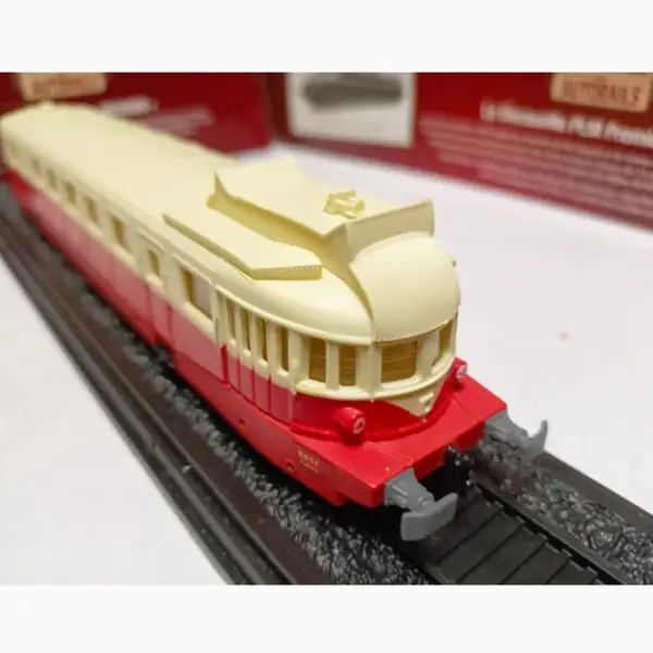 1:87 Scale X-2100 SNCF Light Rail Model - Image 4