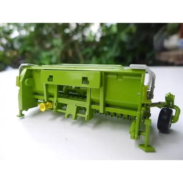 Diecast 1:32 Scale CLAAS Combine Harvester Model - Image 2