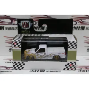 M2 1:64 Silverado C1500 Diecast Collectible Model 22 S1723e82a54984a509e255ec5cd5fa5ba9