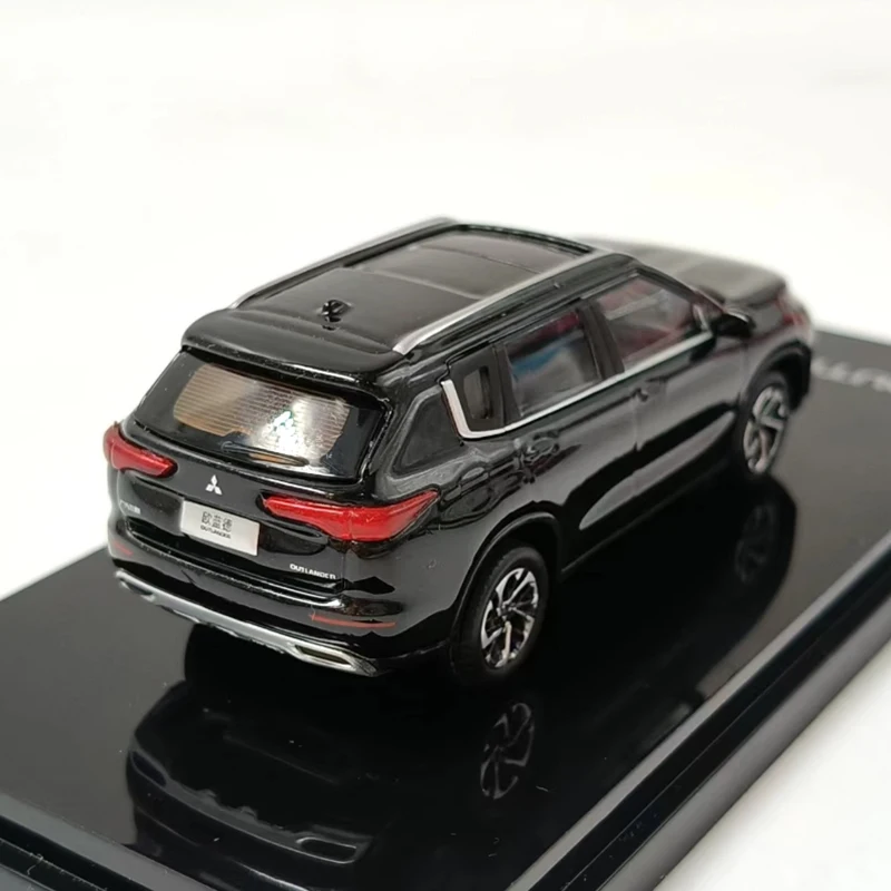 Outlander 2023 Diecast Alloy Car Model 1/64 4 Outlander 2023 Diecast Alloy Car Model 1/64 - Image 4
