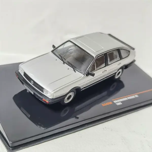 IXO 1:43 Scale VW Passat B2 1985 Diecast Model - Image 2