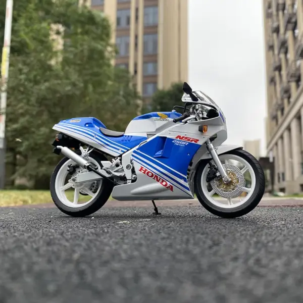 1:12 NSR 250R SP R4 Rothmans Motorcycle Model - Image 4