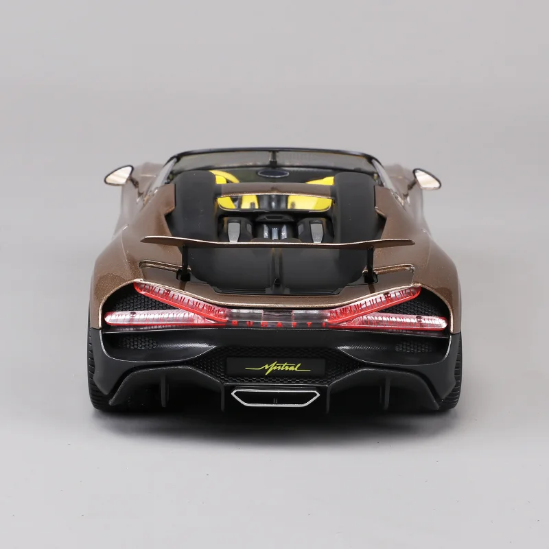 Bburago 1:18 Bugatti W16 Mistral Gold Model 4 Bburago 1:18 Bugatti W16 Mistral Gold Model - Image 4