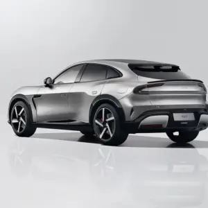 Xiaomi YU7 Jewel Green Titanium Alloy SUV Model 1:18 Scale 800V Medium Large Pure Electric Officially Licensed Collector's Toy 24 S18f31a07a1384e169774d7610e742657Y