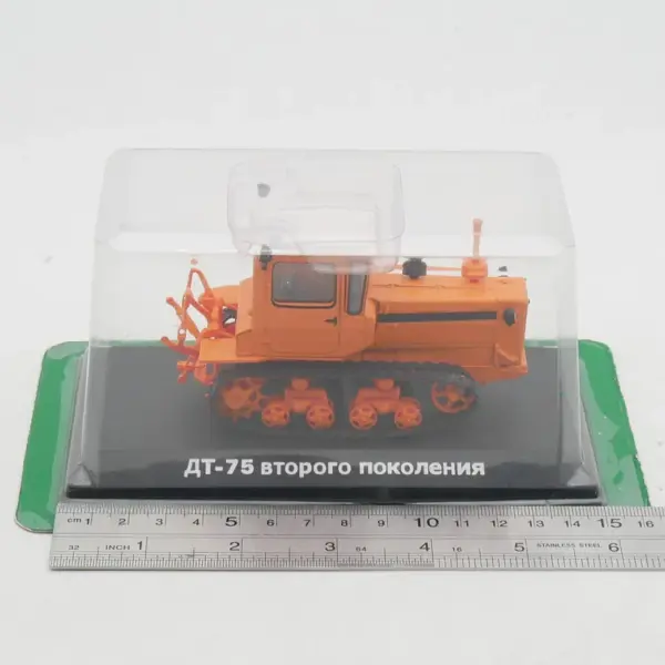 1:43 Scale Soviet DT-75 Crawler Tractor Model for Display - Image 6